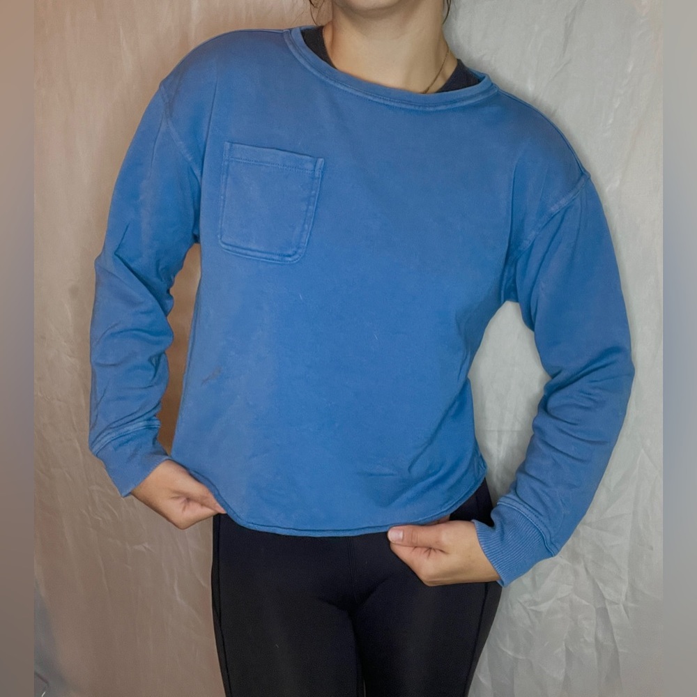 Universal Thread blue crewneck